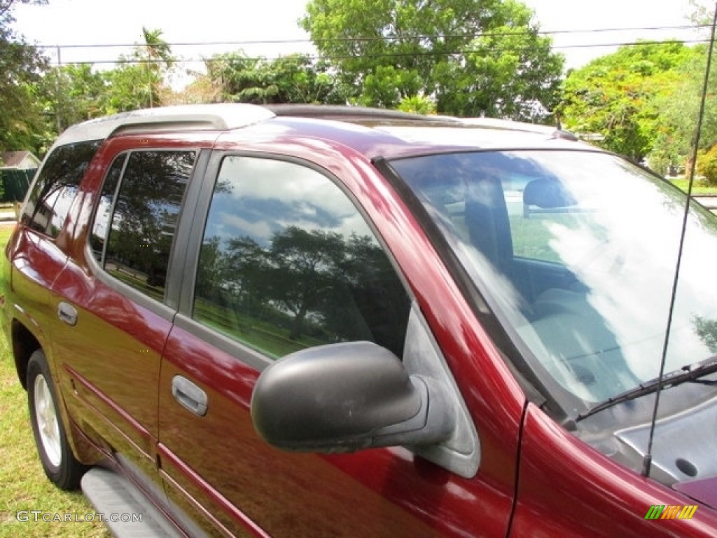 2004 Envoy XUV SLE - Magnetic Red Metallic / Dark Pewter photo #52