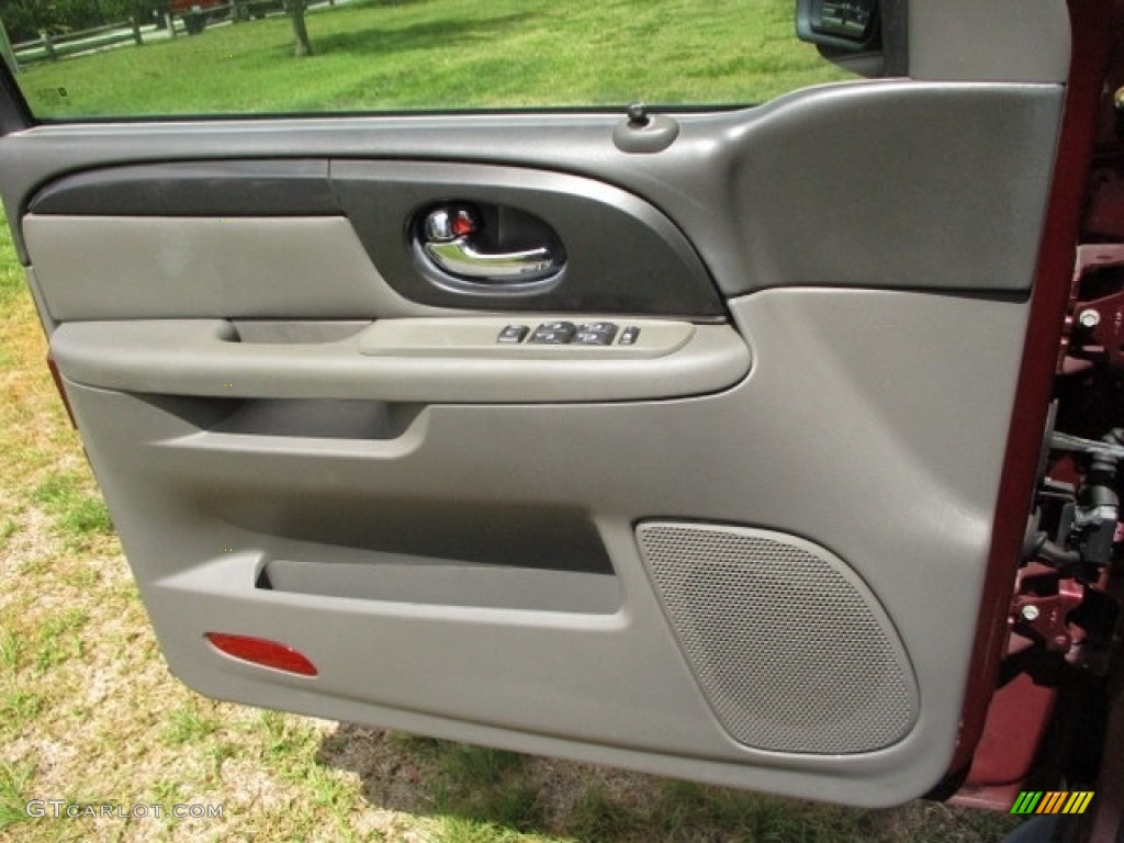 2004 Envoy XUV SLE - Magnetic Red Metallic / Dark Pewter photo #58