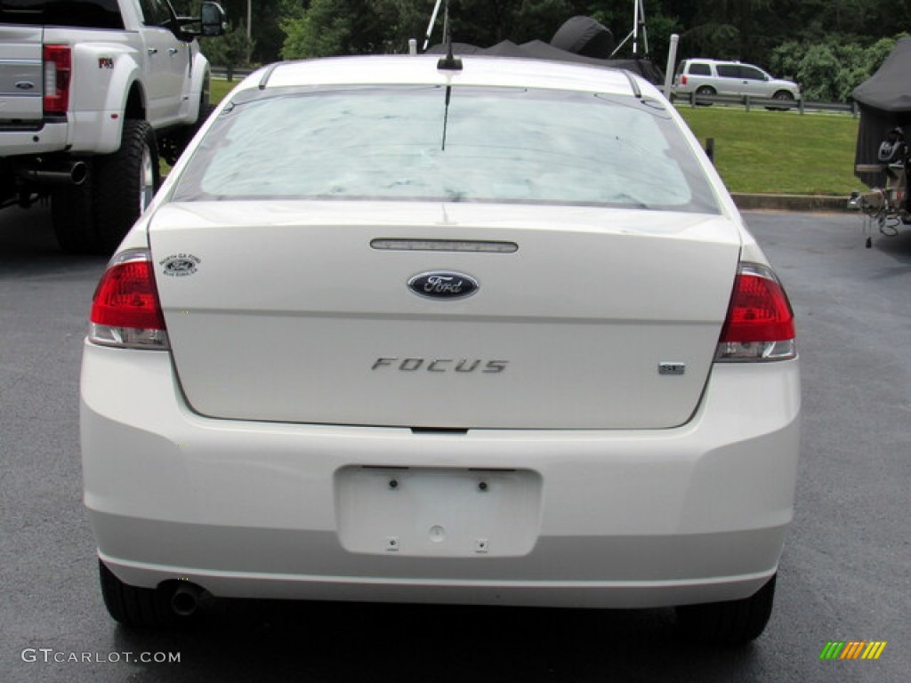 2011 Focus SE Sedan - White Suede / Medium Stone photo #4
