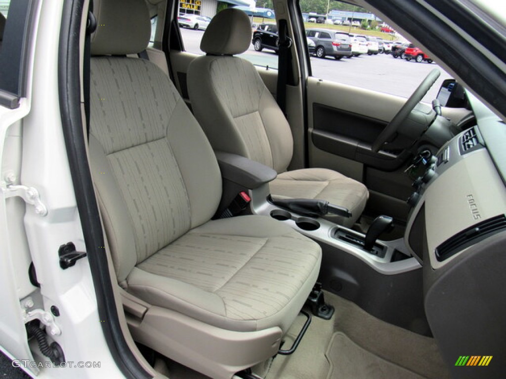 2011 Focus SE Sedan - White Suede / Medium Stone photo #11