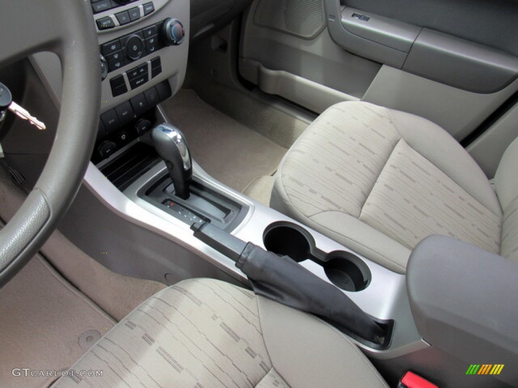 2011 Focus SE Sedan - White Suede / Medium Stone photo #20