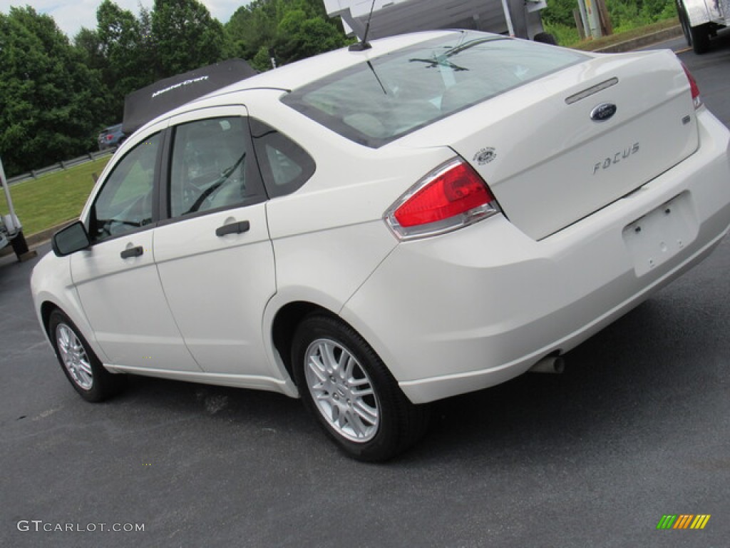 2011 Focus SE Sedan - White Suede / Medium Stone photo #25