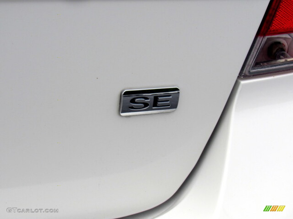 2011 Focus SE Sedan - White Suede / Medium Stone photo #26