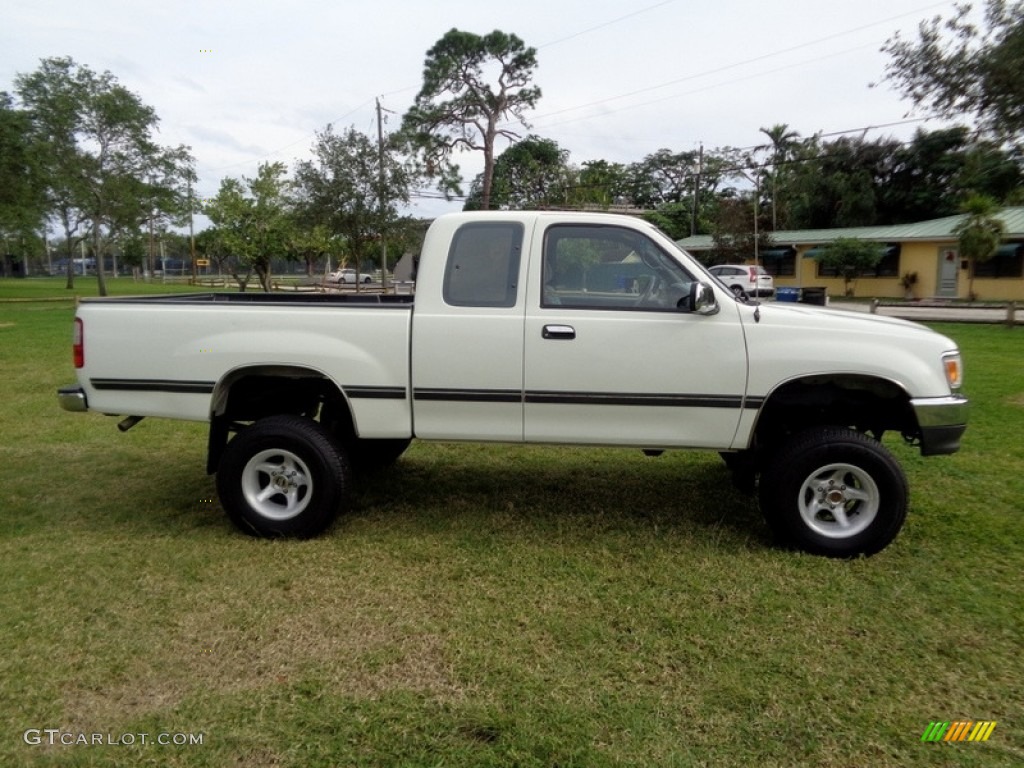 1995 T100 Truck SR5 Extended Cab 4x4 - White / Gray photo #12