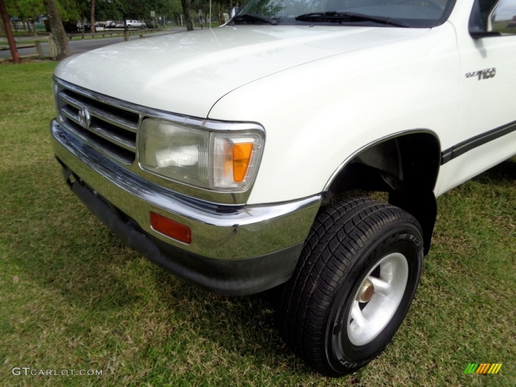 1995 T100 Truck SR5 Extended Cab 4x4 - White / Gray photo #27