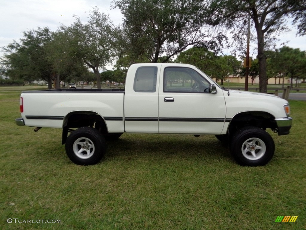 1995 T100 Truck SR5 Extended Cab 4x4 - White / Gray photo #53