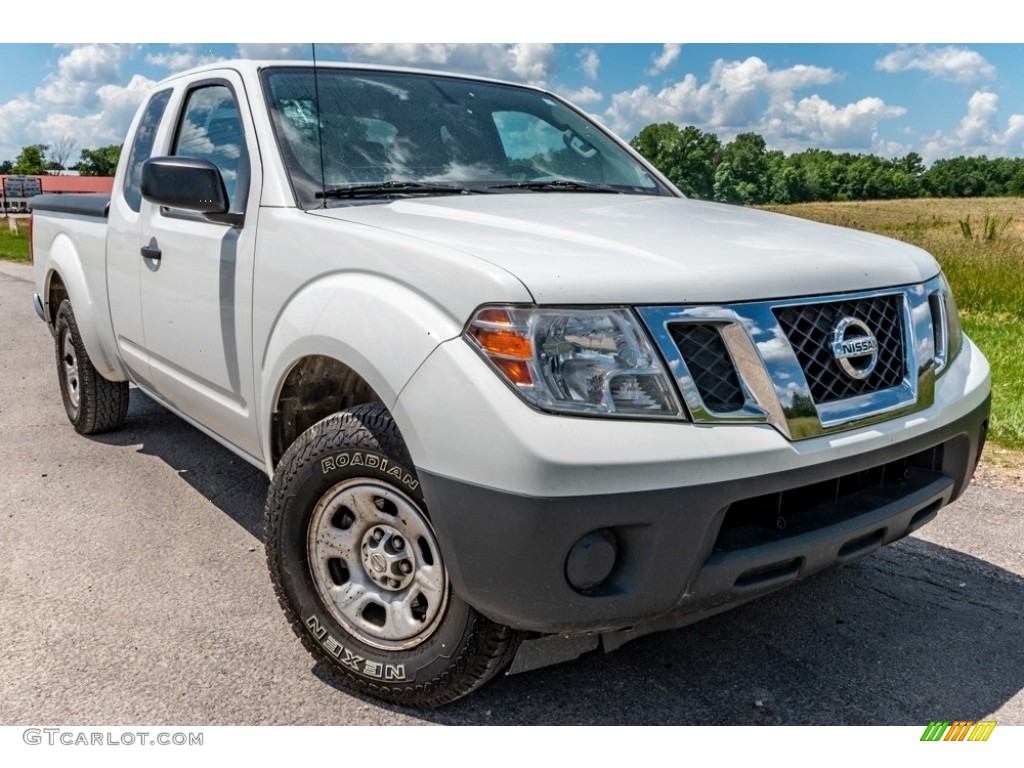 2015 Frontier S King Cab - Glacier White / Steel photo #1