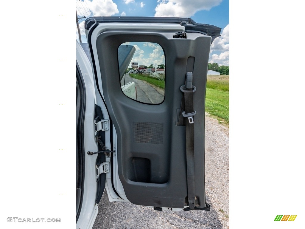 2015 Nissan Frontier S King Cab Door Panel Photos