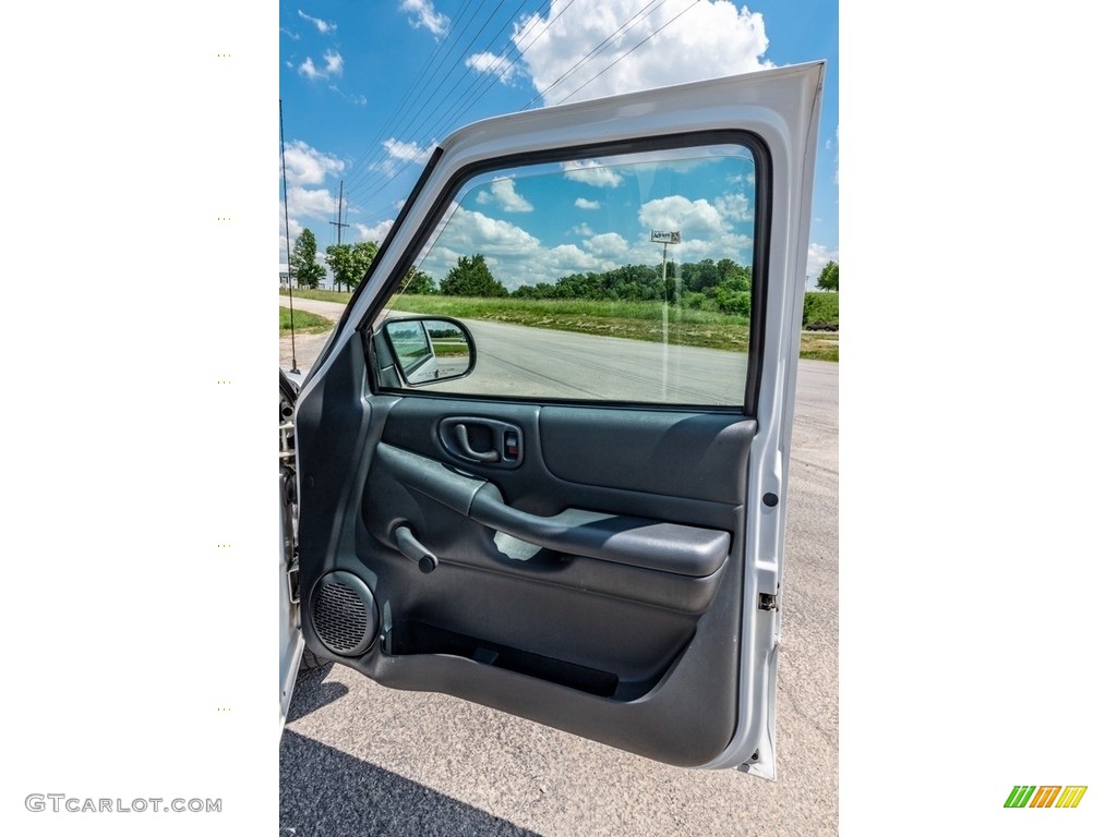 2001 GMC Sonoma SL Regular Cab Graphite Door Panel Photo #142181541