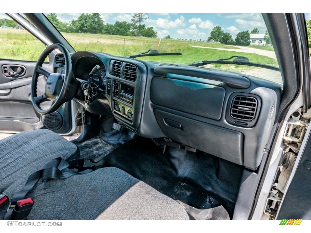 2001 GMC Sonoma SL Regular Cab Graphite Dashboard Photo #142181565