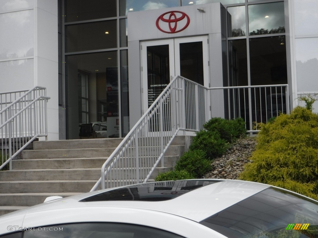 2013 G 37 x AWD Coupe - Moonlight White / Graphite photo #3