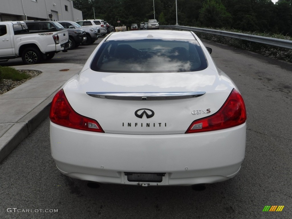 2013 G 37 x AWD Coupe - Moonlight White / Graphite photo #16