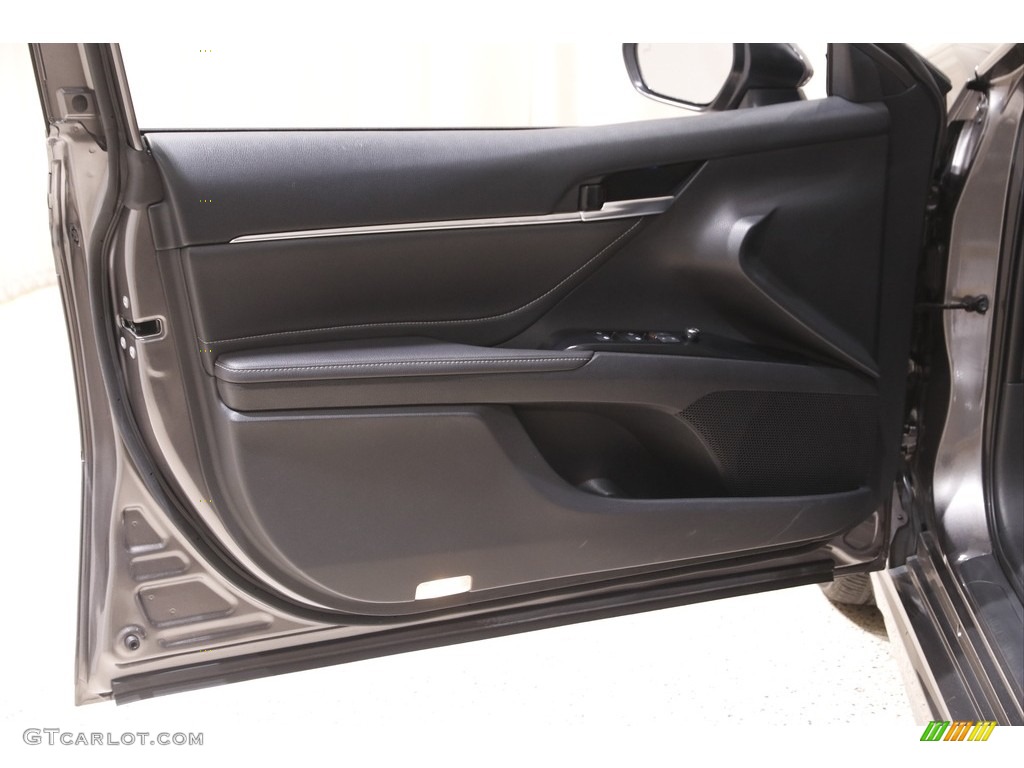 2018 Toyota Camry XSE Door Panel Photos
