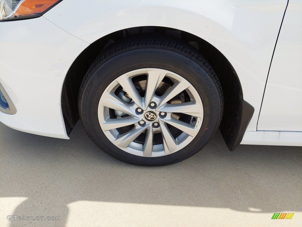 2021 Camry LE - Super White / Ash photo #10