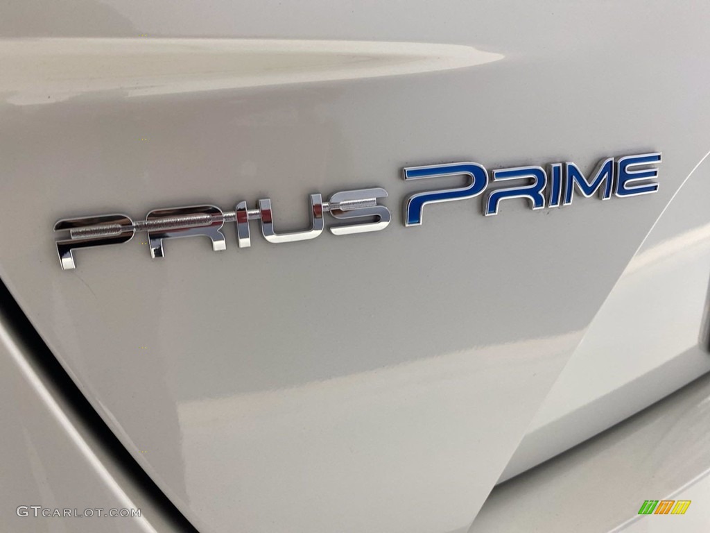 2020 Toyota Prius Prime LE Marks and Logos Photos
