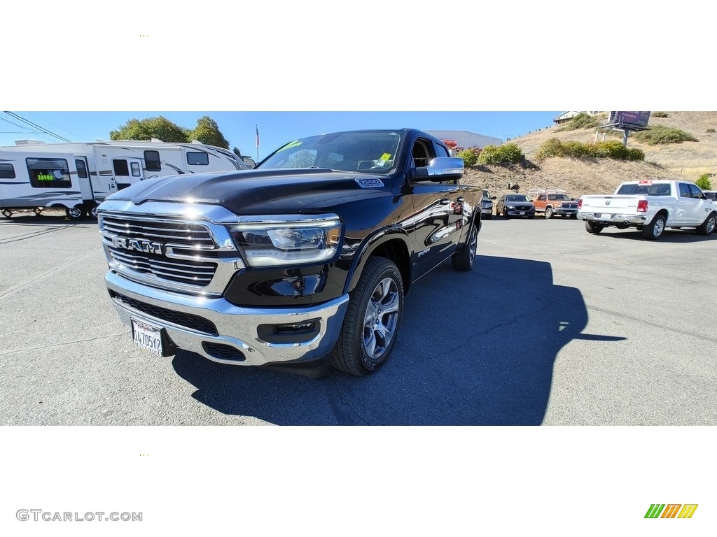 2019 1500 Laramie Quad Cab - Diamond Black Crystal Pearl / Black photo #3