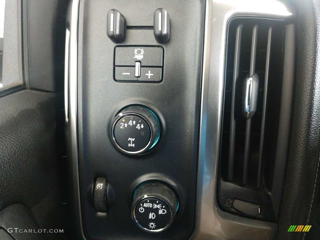 2018 Chevrolet Silverado 3500HD LTZ Crew Cab 4x4 Controls Photo #142198339