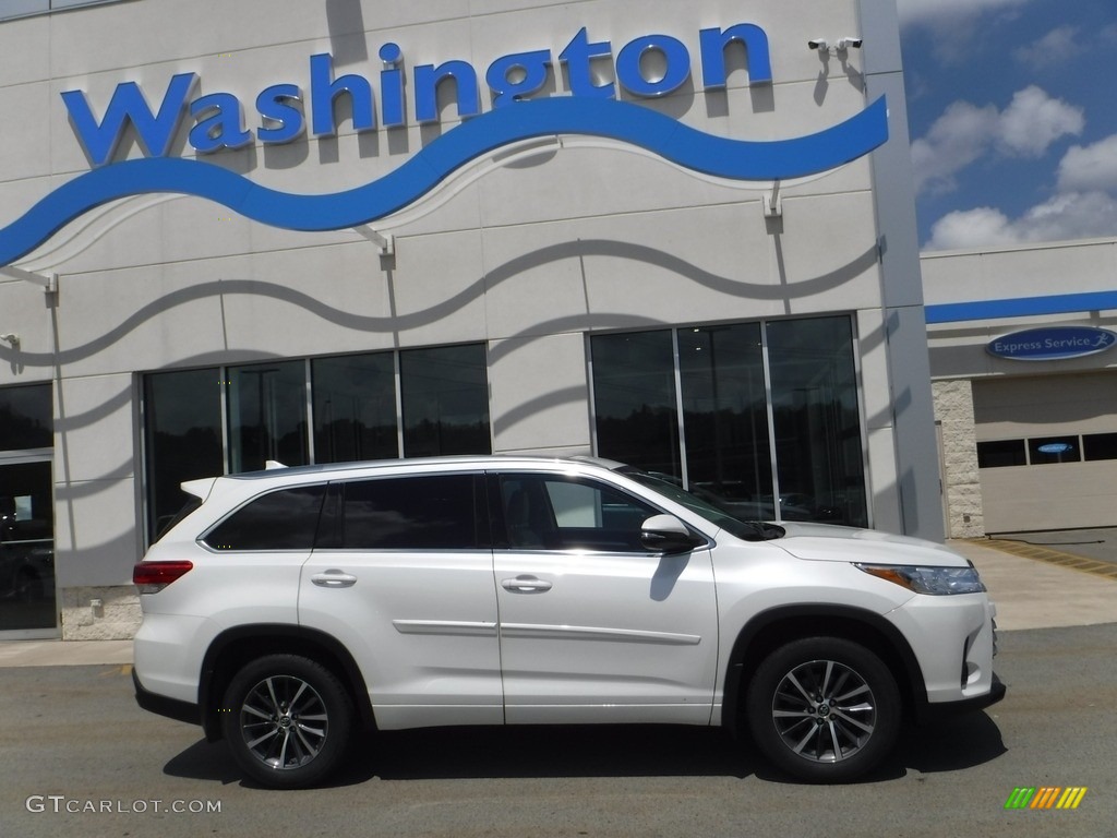 2018 Highlander XLE AWD - Blizzard White Pearl / Almond photo #2