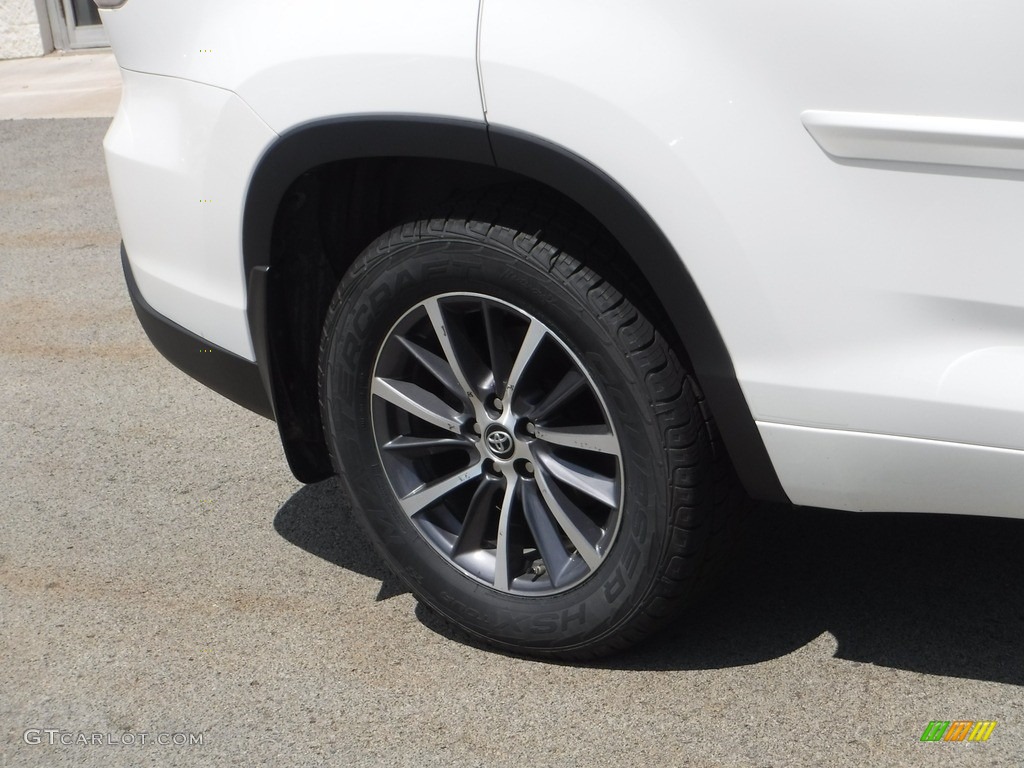 2018 Highlander XLE AWD - Blizzard White Pearl / Almond photo #3