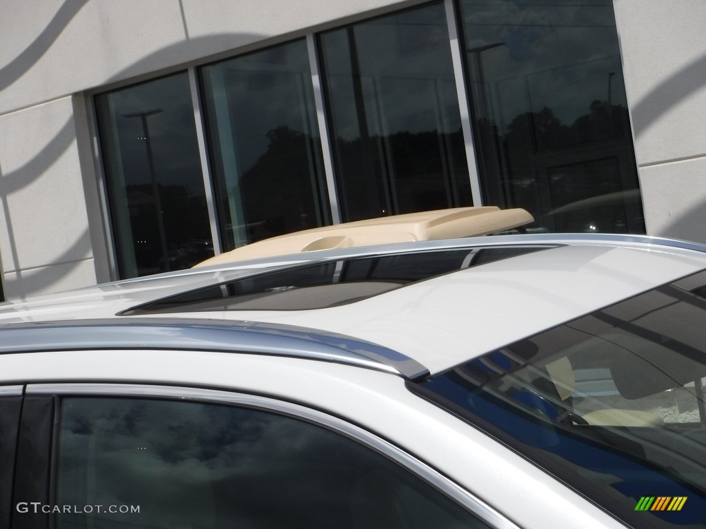 2018 Highlander XLE AWD - Blizzard White Pearl / Almond photo #4