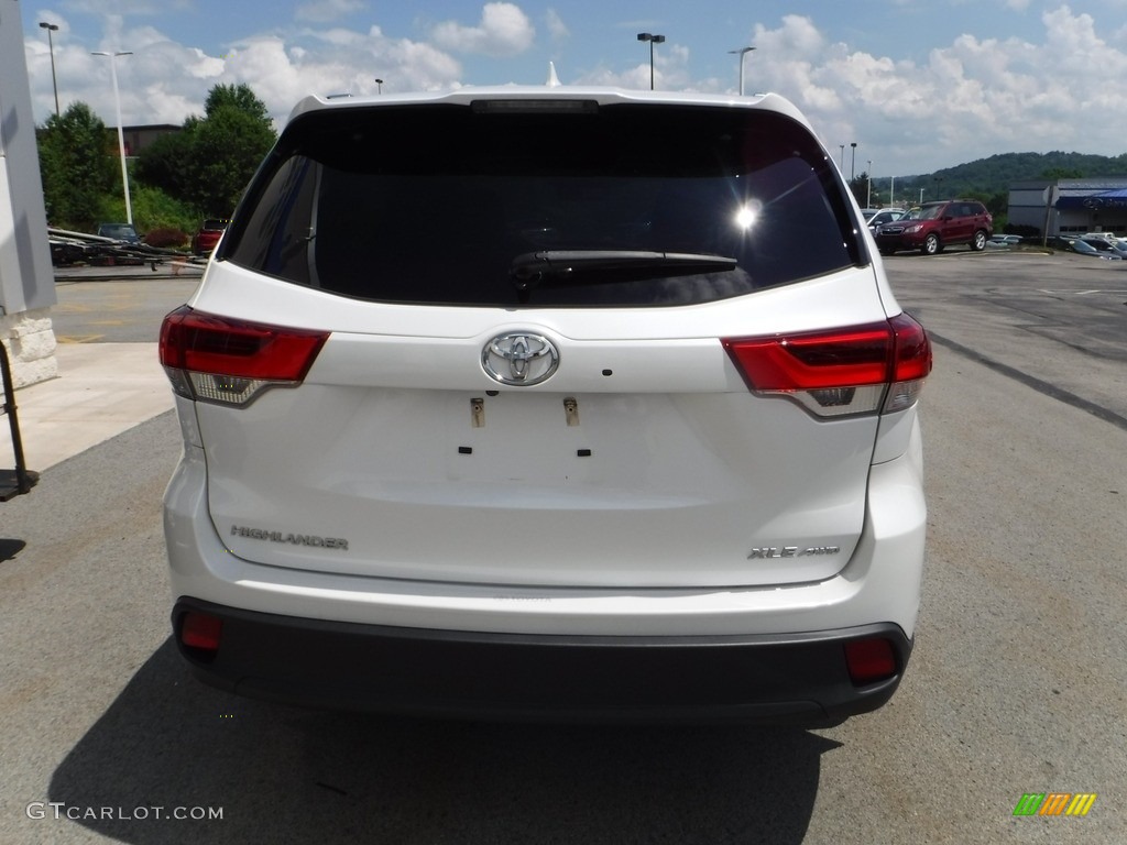 2018 Highlander XLE AWD - Blizzard White Pearl / Almond photo #9