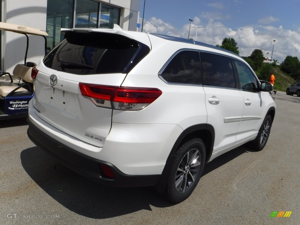 2018 Highlander XLE AWD - Blizzard White Pearl / Almond photo #10