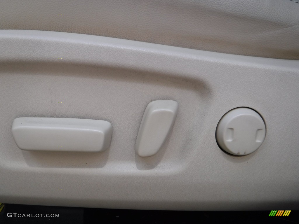 2018 Highlander XLE AWD - Blizzard White Pearl / Almond photo #15
