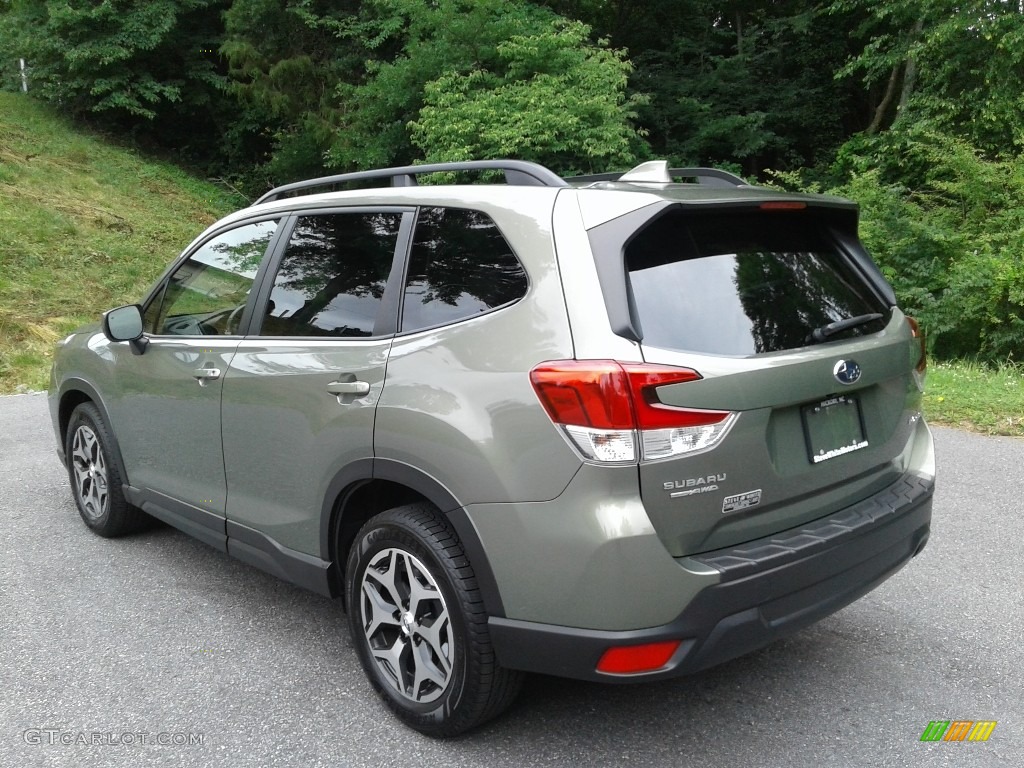 2019 Forester 2.5i Premium - Jasper Green Metallic / Gray photo #10