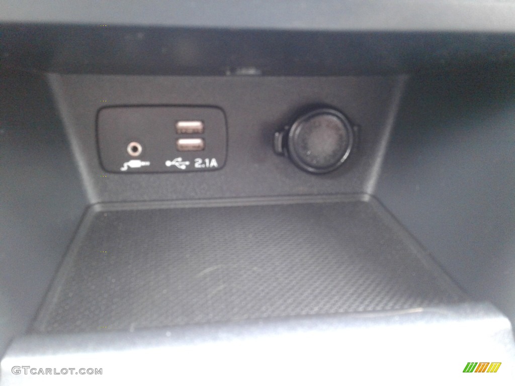 2019 Forester 2.5i Premium - Jasper Green Metallic / Gray photo #25