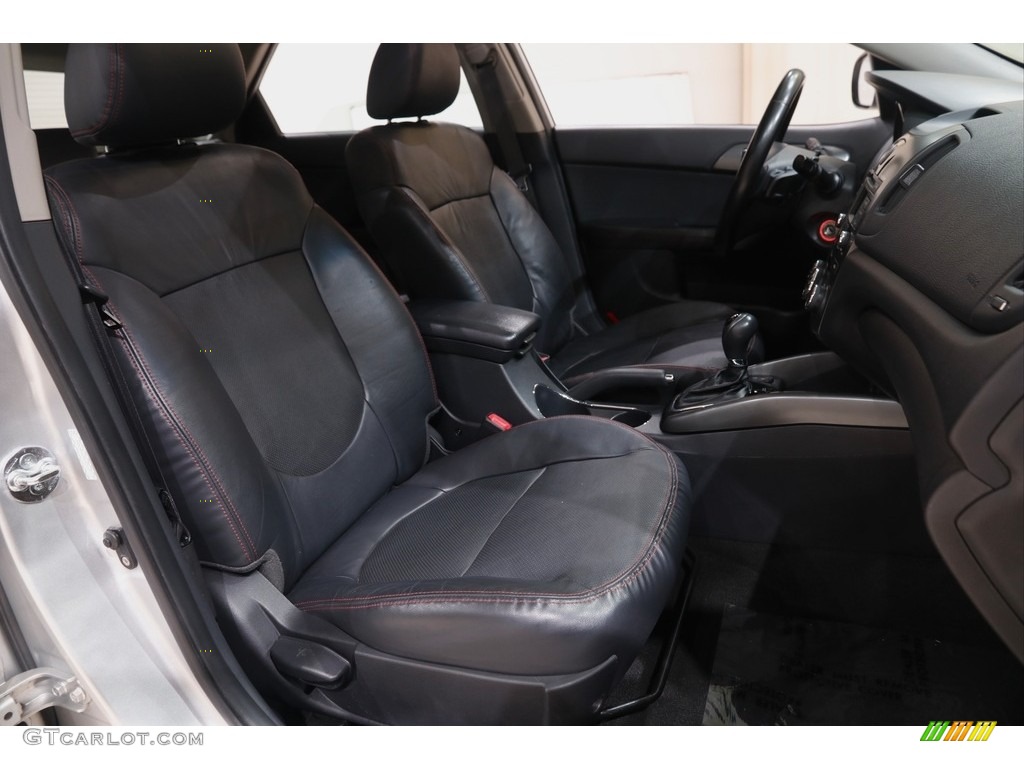 2013 Kia Forte 5-Door SX Front Seat Photos