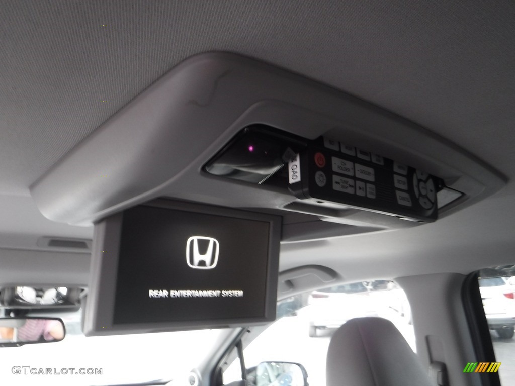 2016 Honda Pilot Touring AWD Entertainment System Photo #142207345