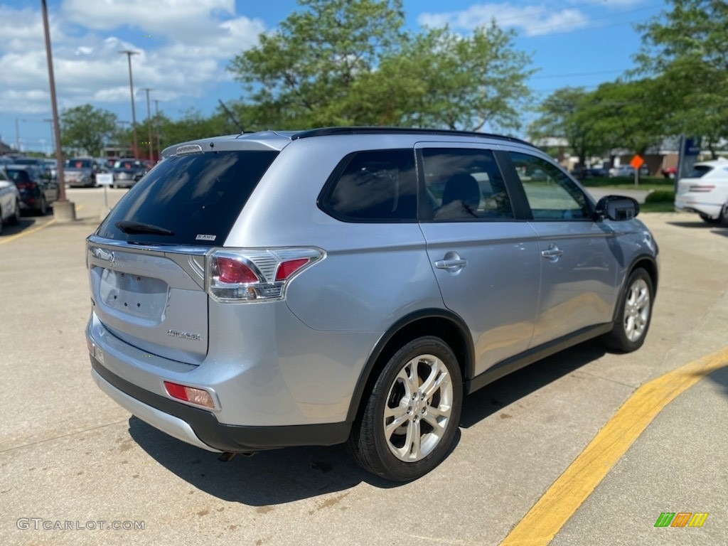 Cool Silver 2015 Mitsubishi Outlander SE Exterior Photo #142207483