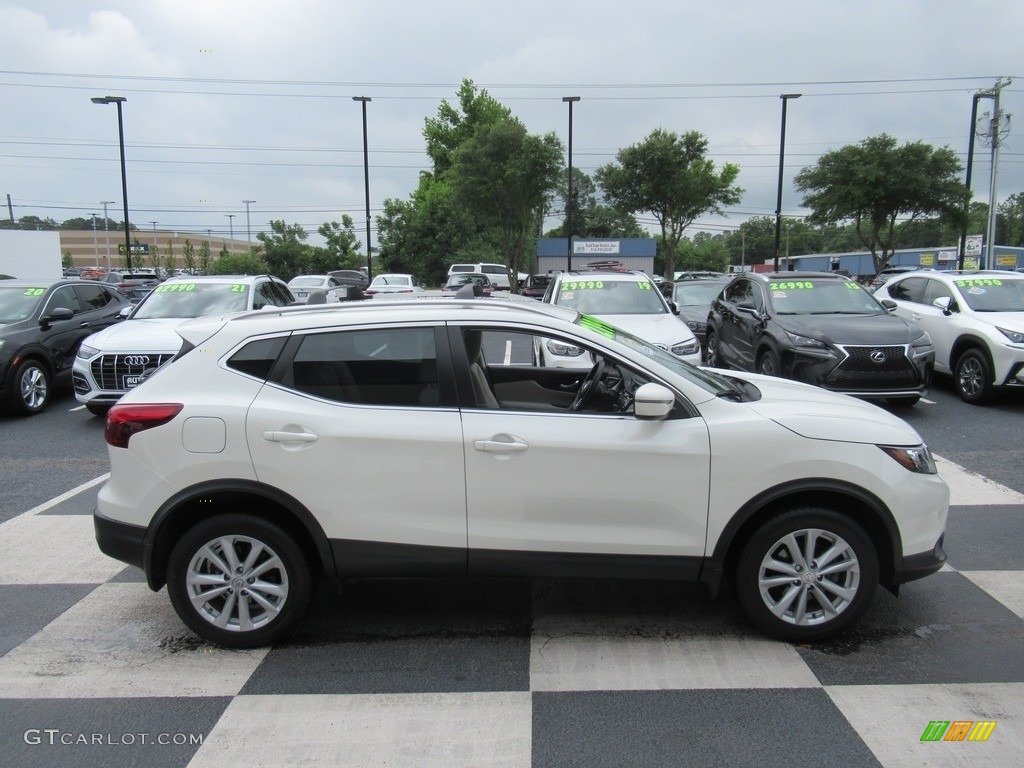 Pearl White 2018 Nissan Rogue Sport SV Exterior Photo #142221777