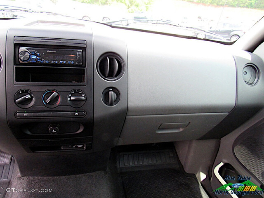 2004 F150 STX Regular Cab - Medium Wedgewood Blue Metallic / Dark Flint photo #16