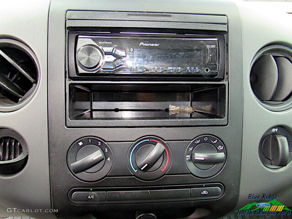 2004 F150 STX Regular Cab - Medium Wedgewood Blue Metallic / Dark Flint photo #17