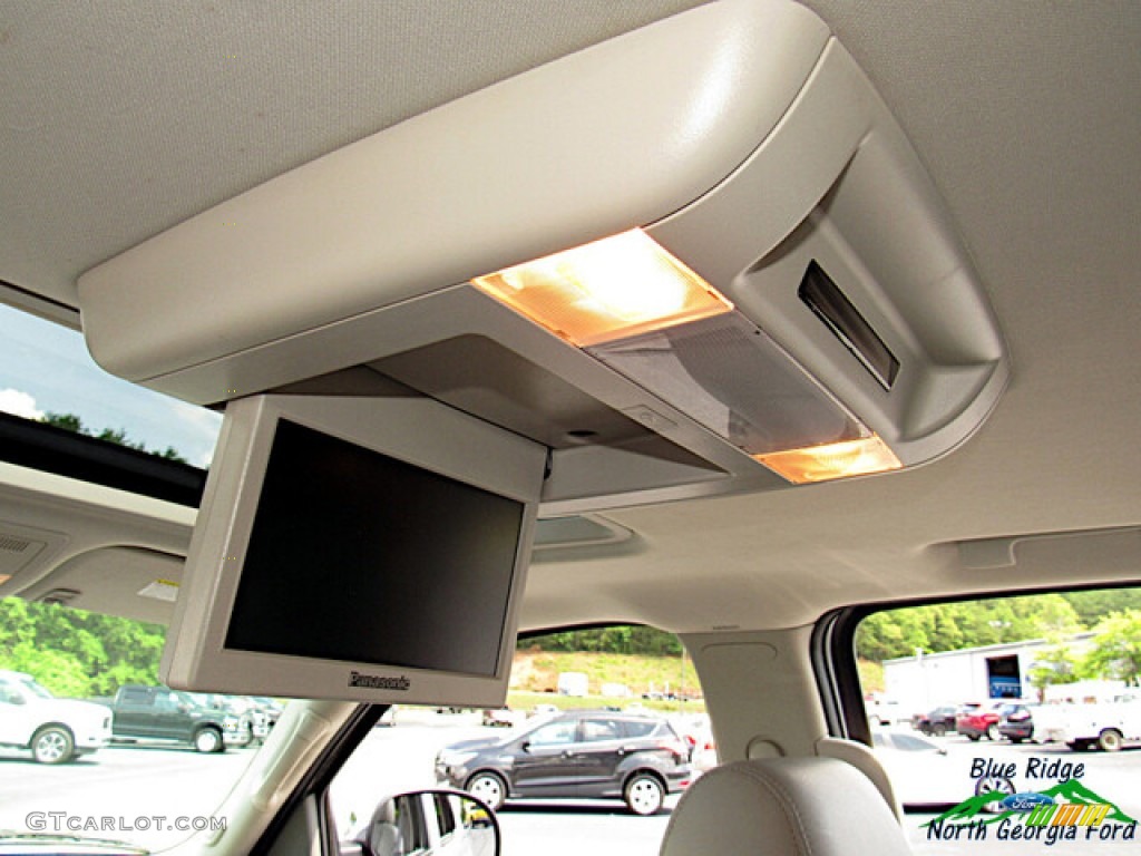 2013 Suburban LTZ 4x4 - Silver Ice Metallic / Light Titanium/Dark Titanium photo #25