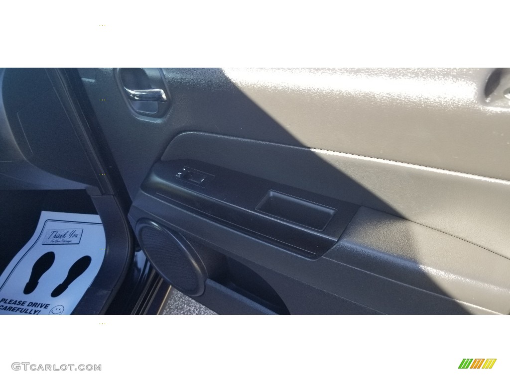2015 Patriot Latitude 4x4 - Black / Dark Slate Gray/Light Pebble Beige photo #22