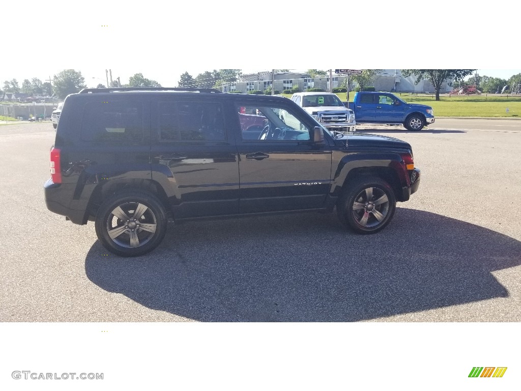 2015 Patriot Latitude 4x4 - Black / Dark Slate Gray/Light Pebble Beige photo #28