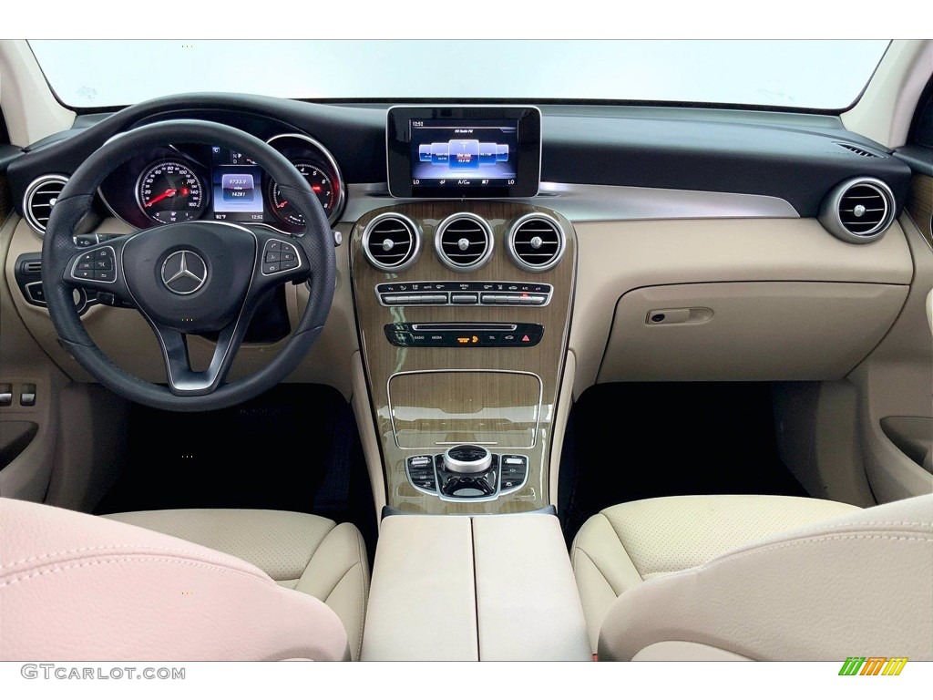 2018 Mercedes-Benz GLC 350e 4Matic Silk Beige/Black Dashboard Photo #142232625