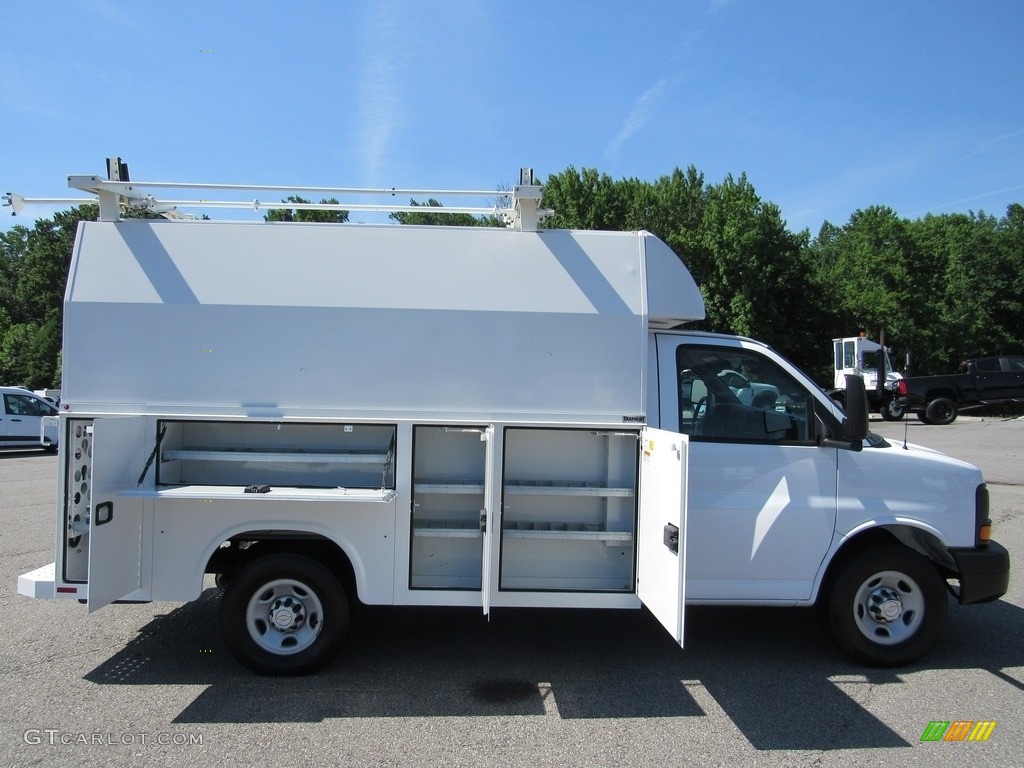 Summit White 2017 Chevrolet Express Cutaway 3500 Work Van Exterior Photo #142232759