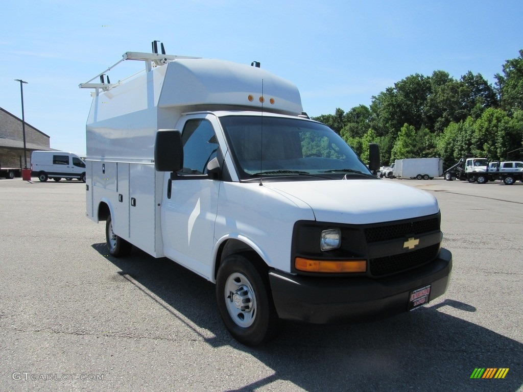 Summit White 2017 Chevrolet Express Cutaway 3500 Work Van Exterior Photo #142232786