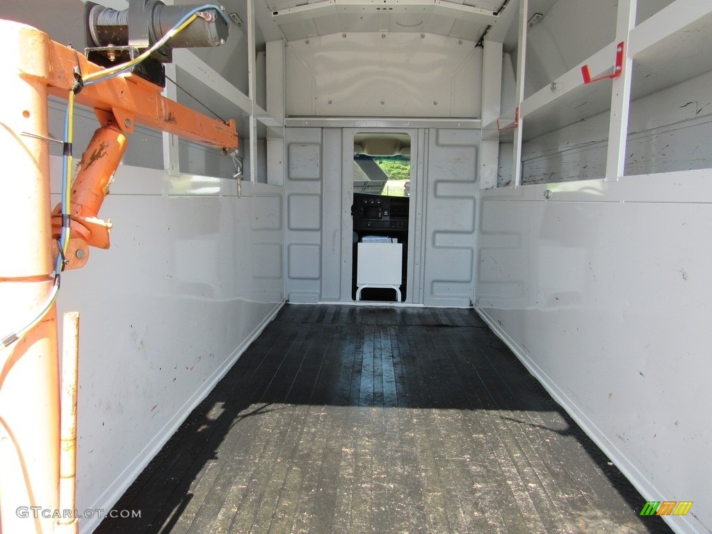 2017 Chevrolet Express Cutaway 3500 Work Van Trunk Photos