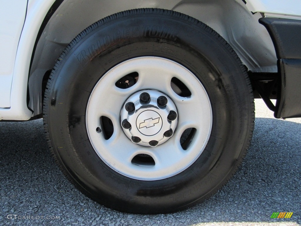 2017 Chevrolet Express Cutaway 3500 Work Van Wheel Photos