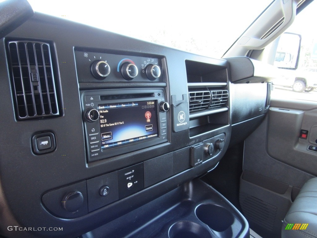 2017 Chevrolet Express Cutaway 3500 Work Van Controls Photo #142233149