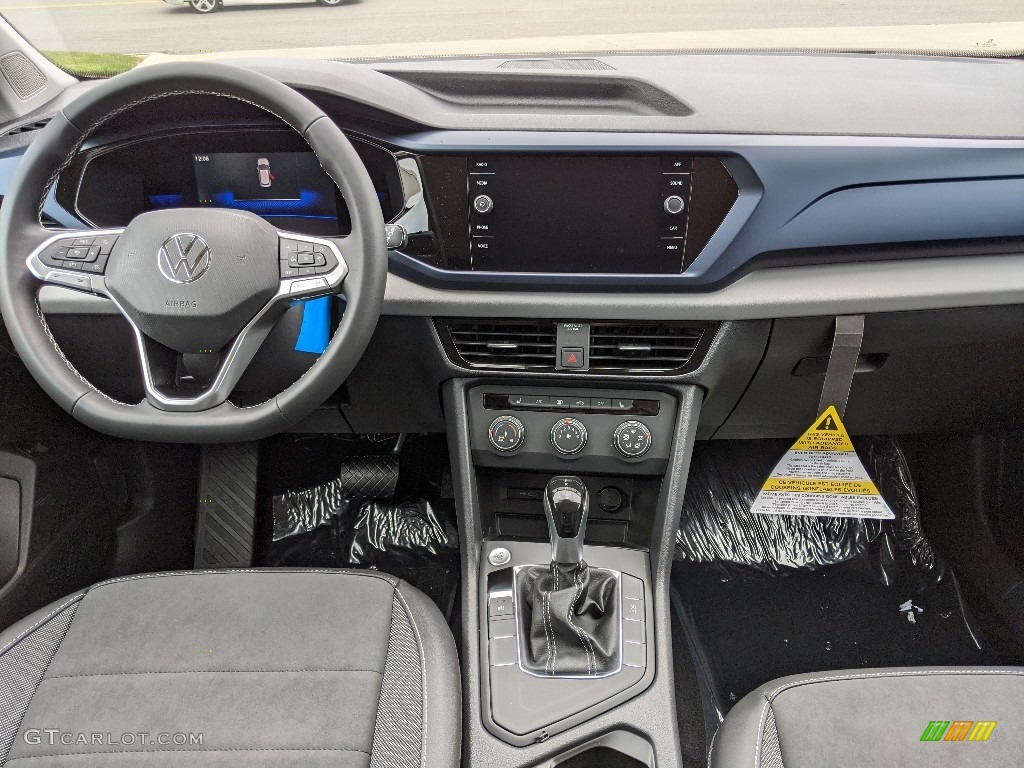 2022 Volkswagen Taos SE Dashboard Photos