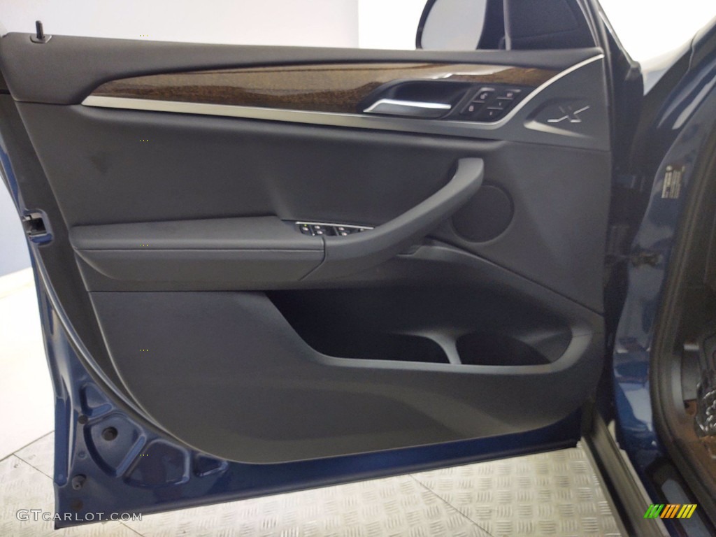 2019 BMW X3 sDrive30i Door Panel Photos