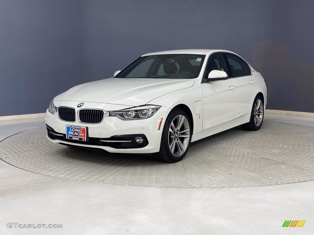 2018 3 Series 330e iPerformance Sedan - Alpine White / Black photo #3