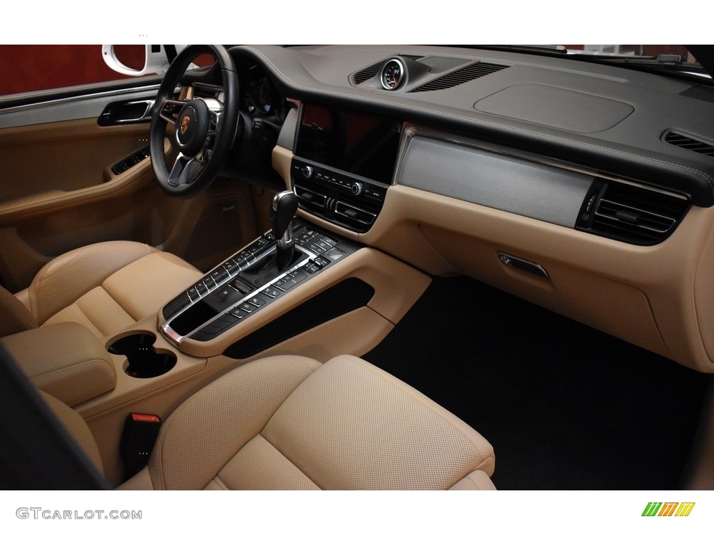 2020 Porsche Macan Turbo Black/Mojave Beige Dashboard Photo #142250434