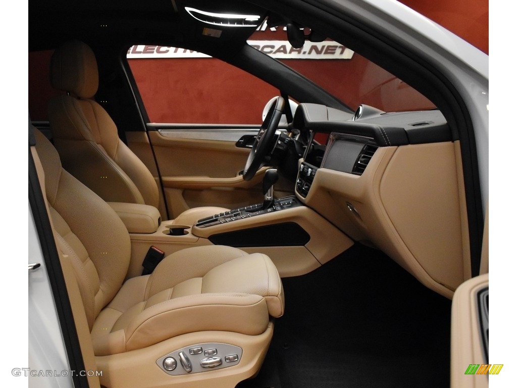 2020 Porsche Macan Turbo Front Seat Photo #142250443