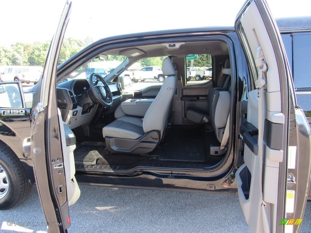 2017 F150 XL SuperCab - Shadow Black / Earth Gray photo #26